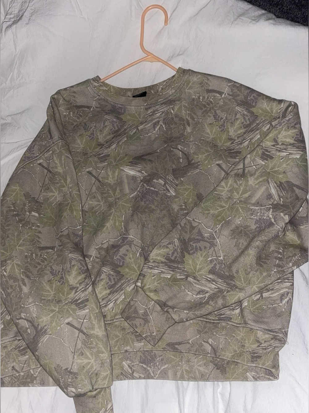 Pacsun slightly cropped camo crewneck